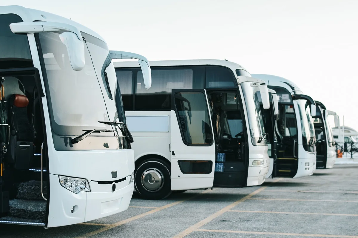 Séminaire d'entreprise et trajet en bus à préparer avant le départ